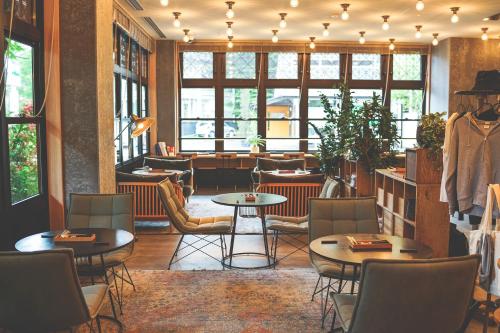 a restaurant with tables and chairs and a bar at Twin-Line Hotel Karuizawa Japan in Karuizawa