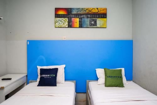 Una cama o camas en una habitación de Urbanview Hotel Syariah Prambanan by RedDoorz