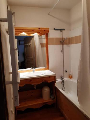 Ett badrum på Valfréjus appart 4/5 pers - résidence le Florence