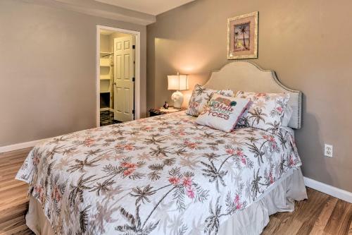 Katil atau katil-katil dalam bilik di Kiln Townhome with Patio, 8 Mi to Boat Launch!