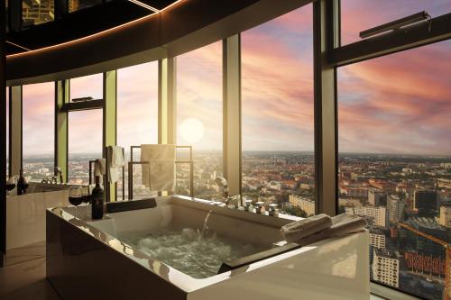 Фотография из галереи In The Sky - Apartamenty w Sky Tower во Вроцлаве