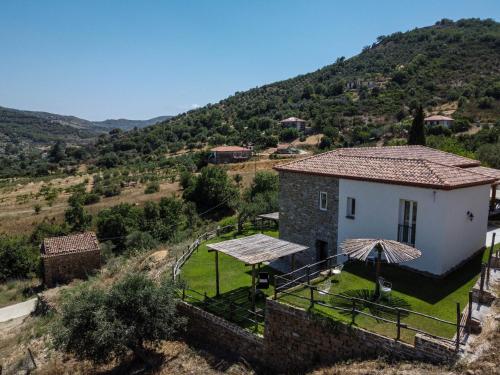 an aerial view of a house in a mountain at Country House L'antica pietra in Perdifumo