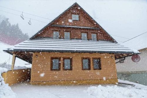 Apartmán Na zjazdovke, chata Borovica, Valča зимой