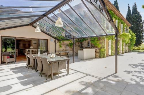 Κήπος έξω από το Bastide de Gueissard