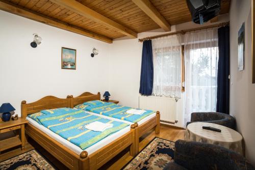 A bed or beds in a room at Villa Jäger