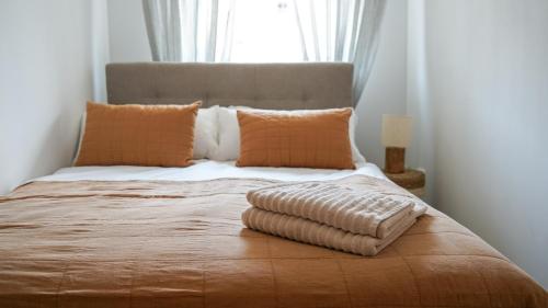 Ein Bett oder Betten in einem Zimmer der Unterkunft CASA CASSAI - Casa Milo