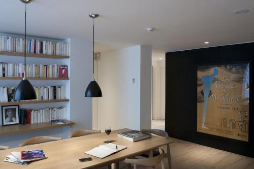 a dining room with a table and a book shelf at 9Hotel Opera in Paris