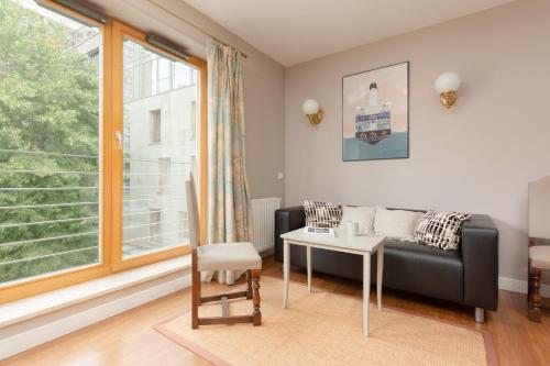 Elegancki Apartament w Centrum Gdyni z Parkingiem by Noclegi Renters