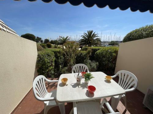 Studio climatisé avec terrasse, piscine & parking, proche plage et port - Le Grau-du-Roi