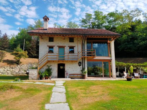 a small house with a porch and a balcony at BB Giardino di San Paolo in Feltre