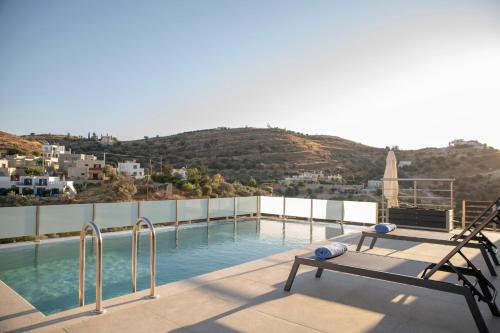 Swimmingpoolen hos eller tæt på STELLA luxury villa - Kamilari