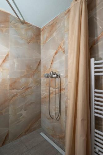Kosmos Service Apartment City Center 2