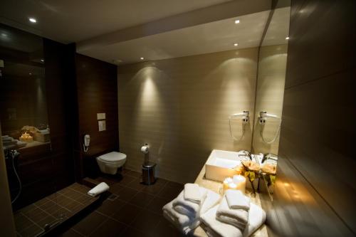 A bathroom at Mir Boutique Hotel