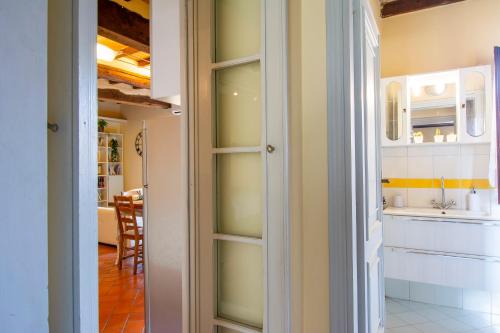 a kitchen with glass doors and a dining room at APPARTAMENTO SULLA SALA in Pistoia