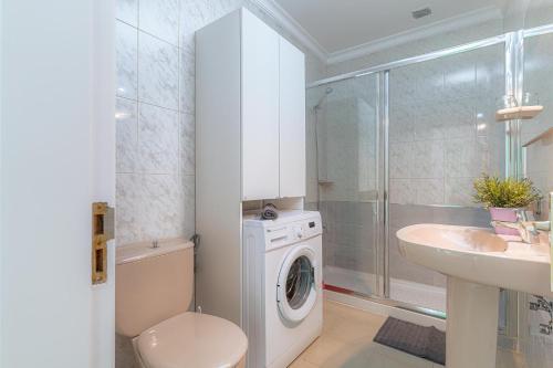 A bathroom at Apartamento Sussa 7A by HH