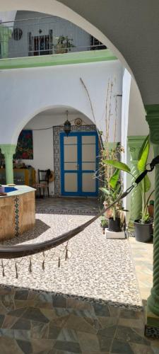 an archway with a blue door in a house at L'Hirondelle de Kelibia : Chez Amou in Kelibia