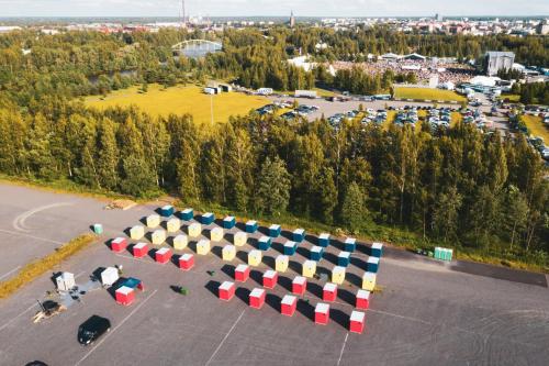 an aerial view of a parking lot with cars and trees at Kirjurin Leirintä in Pori