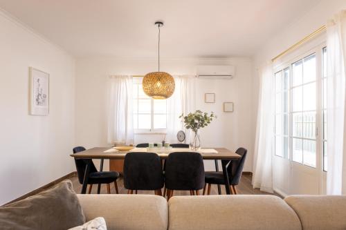 a living room with a table and a couch at Casa da Lota, by Casas do Verão in Manta Rota