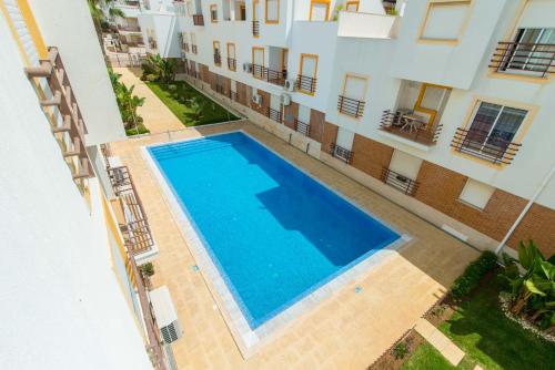 Výhled na bazén z ubytování Gomeira - 3Bedroom Apt Cabanas de Tavira, Pool, Wifi and air conditioning nebo okolí