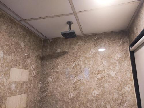 Ένα μπάνιο στο Hotel Vaishnavi