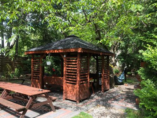 Vonkajšia záhrada v ubytovaní Tatamka Hostel