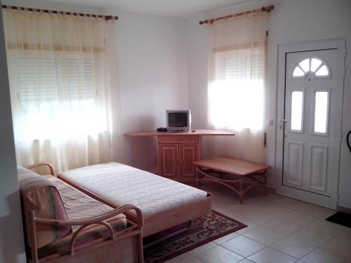 Remarkable 1-Bed Apartment in Olhos de Agua