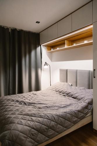 a bedroom with a large bed with a lamp at Całoroczny Domek na Podlasiu PoWolność in Grodzisk
