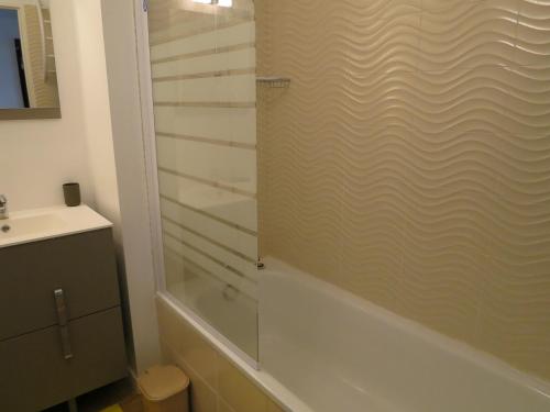 Phòng tắm tại LES BALCONS DE L'OCEAN