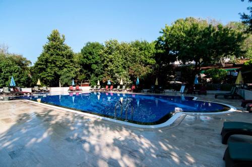Bazén v ubytování Fener Motel nebo v jeho okolí