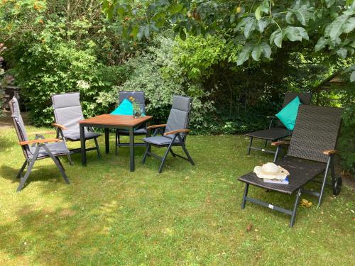 a group of chairs and tables in the grass at Thoreys Ferienwohnung in Soltau in Soltau