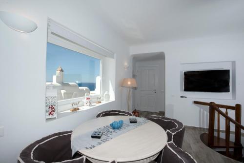 Gallery image of AERIDES VILLA WITH AEGEAN SEA VIEW in Houlakia