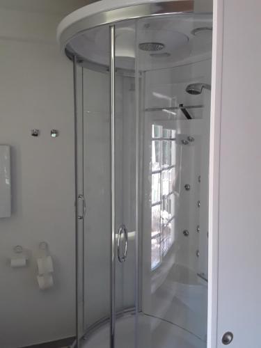 a glass shower in a bathroom with a window at Holzwerk Oybin in Kurort Oybin