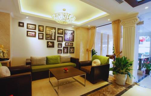 Area soggiorno di Hotel Emerald Waters Classy
