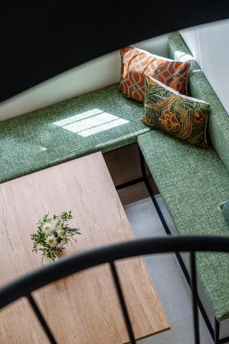 a living room with a couch and a table at Homely Málaga Mariblanca 17, Vegafuente Apartments in Málaga