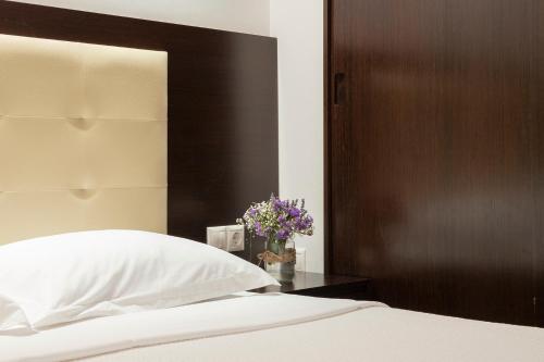 Gallery image of OCEANA Beach Hotel in Paralia Panteleimonos