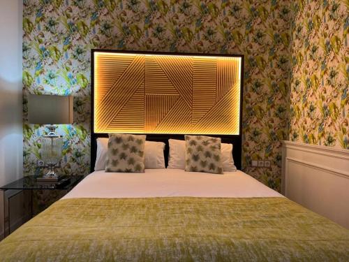 Cama o camas de una habitación en Royal Suite Santander