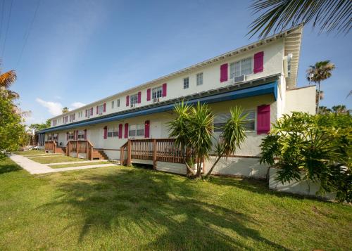 Captain's Table Hotel by Everglades Adventures