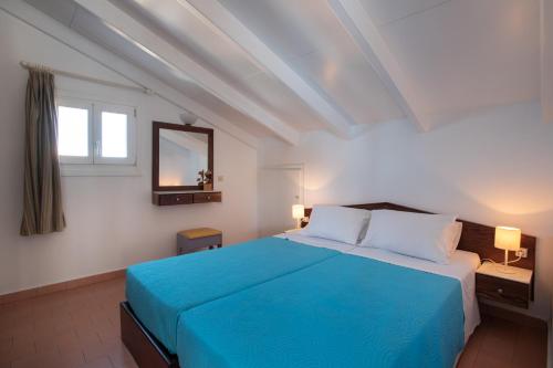 Ένα ή περισσότερα κρεβάτια σε δωμάτιο στο Vlachos Apartments Acharavi