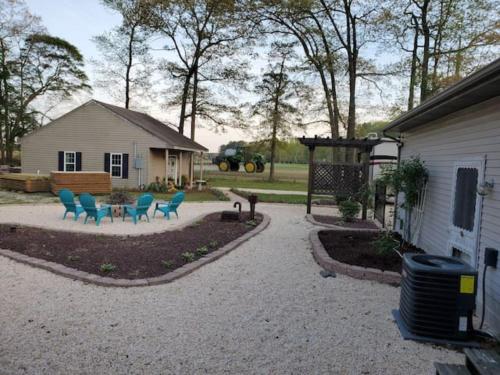 Tiny FARM Cottage - POOL - 30 Min to BEACH – Photos 2