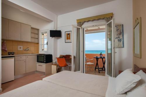 Η κουζίνα ή μικρή κουζίνα στο Vlachos Apartments Acharavi