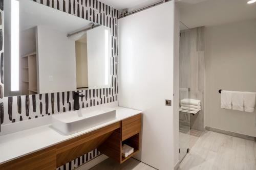 Atwell Suites Miami Brickell, an IHG Hotel Image