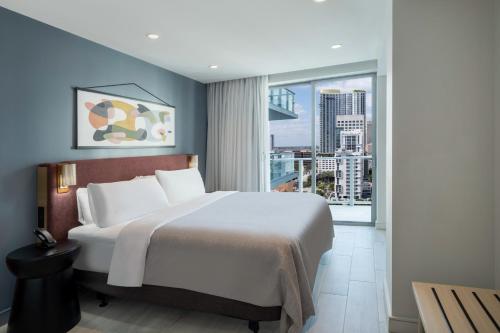 Postel nebo postele na pokoji v ubytování Atwell Suites Miami Brickell by IHG