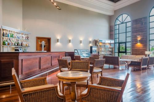 a restaurant with tables and chairs and a bar at Iberostar Waves Bahia - All Inclusive in Praia do Forte