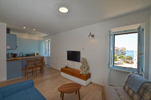 Leone Sea view Apartment