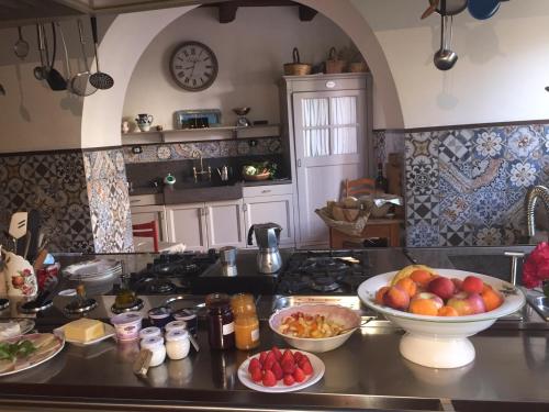 a kitchen with a counter with bowls of fruit on it at Domus Letizia in Campora