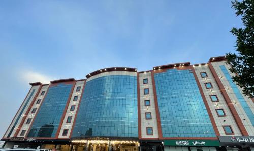 a building with a lot of glass windows at بوابة الورود للشقق المخدومة - فئة اقتصادي in Taif