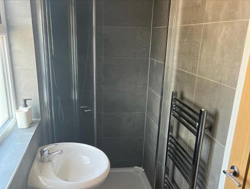 a bathroom with a shower and a toilet and a sink at House - Sleeps 14 onsite parking & pets allowed in Poole