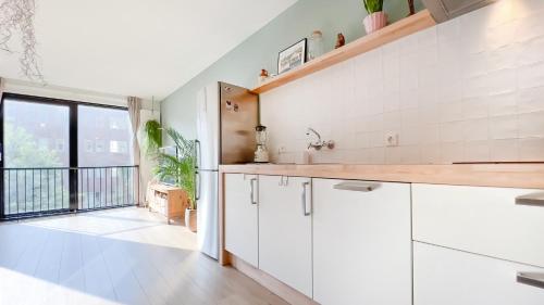 Kuchyň nebo kuchyňský kout v ubytování Beautiful & Bright Apartment in Amsterdam