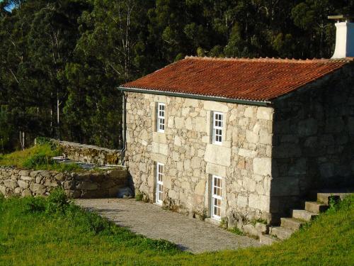a small stone building with a red roof at Charming House in Andeviso with Mountain View in Arcos de Valdevez