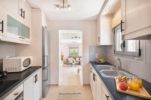 Gambar di galeri bagi Van Louis Place di Vathí